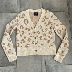 A&F Abercrombie neutral tan leopard print cardigan button front sweater XS